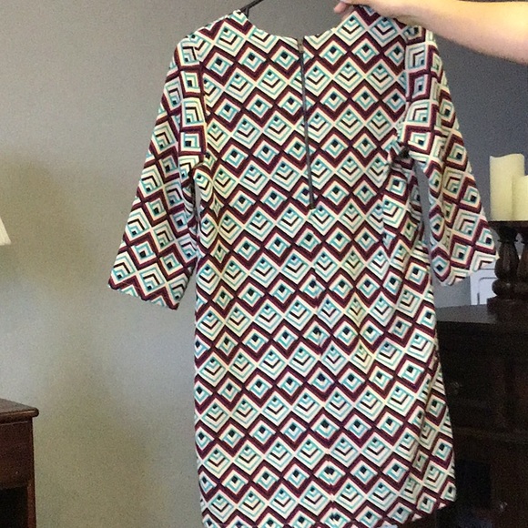 Patterned Dress with quarter length sleeves - Picture 2 of 4